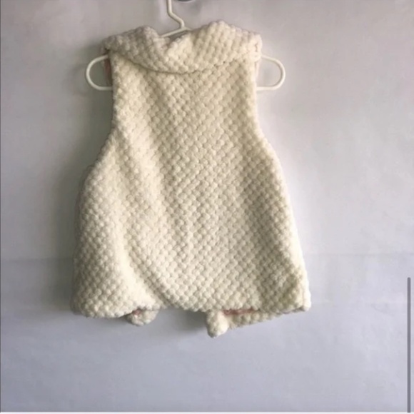 Kid's Tahari Winter Cream Faux Fur Vest - Picture 3 of 6